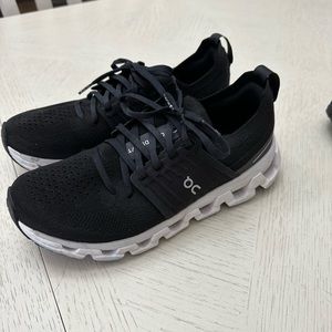 On cloud tennis shoes